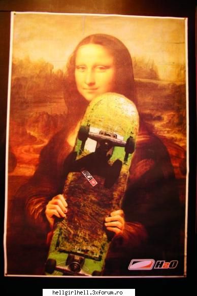 ce parere aveti de noua mona lisa?mie mi se pare ca pictura asa e mai buna ca vechea :nod:  :limba: